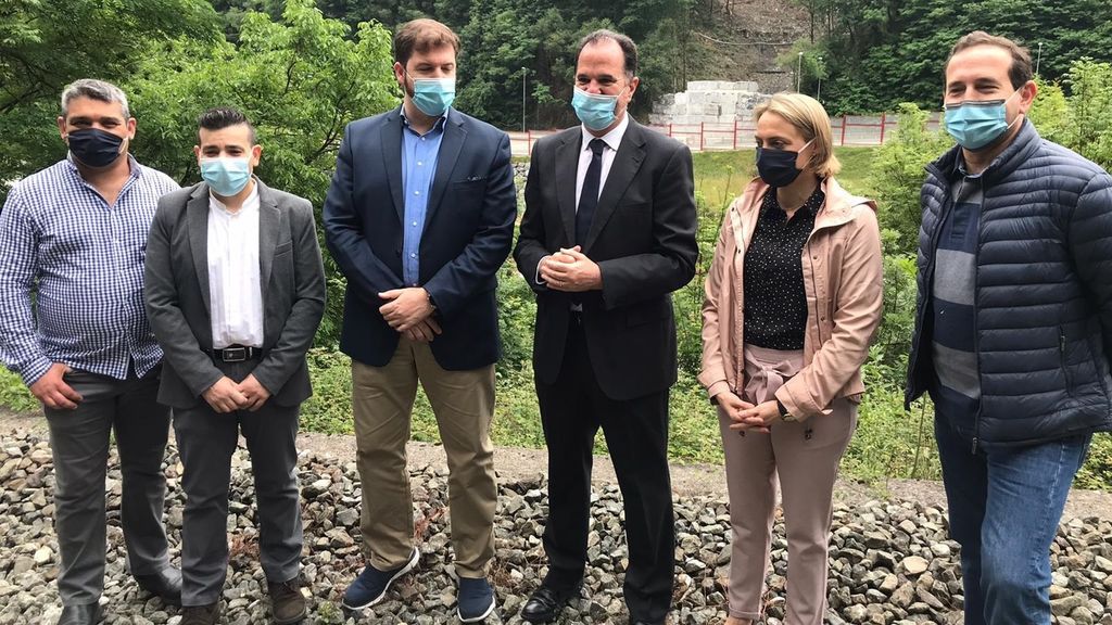 Iturgaiz denuncia el "silencio impuesto" del PNV sobre el vertedero de Zaldibar para "tapar sus vergüenzas" Iturgaiz denuncia el "silencio impuesto" del PNV sobre el vertedero de Zaldibar para "tapar sus vergüenzas"