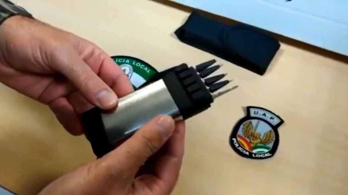 Un cigarrillo electrónico que dispara flechas, el nuevo arma del que la policía alerta