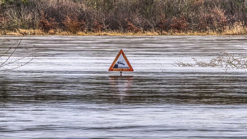 Aviso naranja en el Mediterráneo: la vaguada complica el inicio de la semana con posibles inundaciones