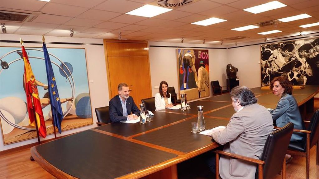 Los Reyes junto al ministro de Cultura y Deportes, José Manuel Rodríguez Uribes, y la presidenta del CSD, Irene Lozano