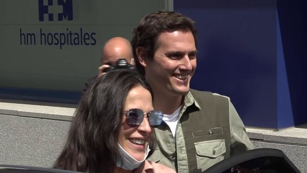 Las primeras palabras de Malú y Albert Rivera tras abandonar el hospital: "Muchísismas gracias a todos"