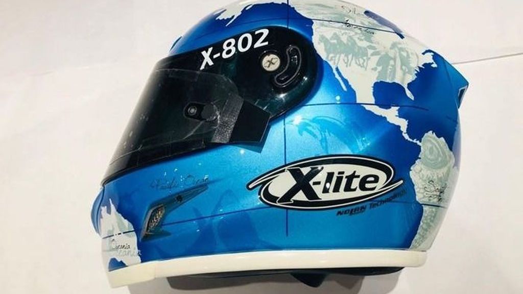 Casco de Carlos Checa