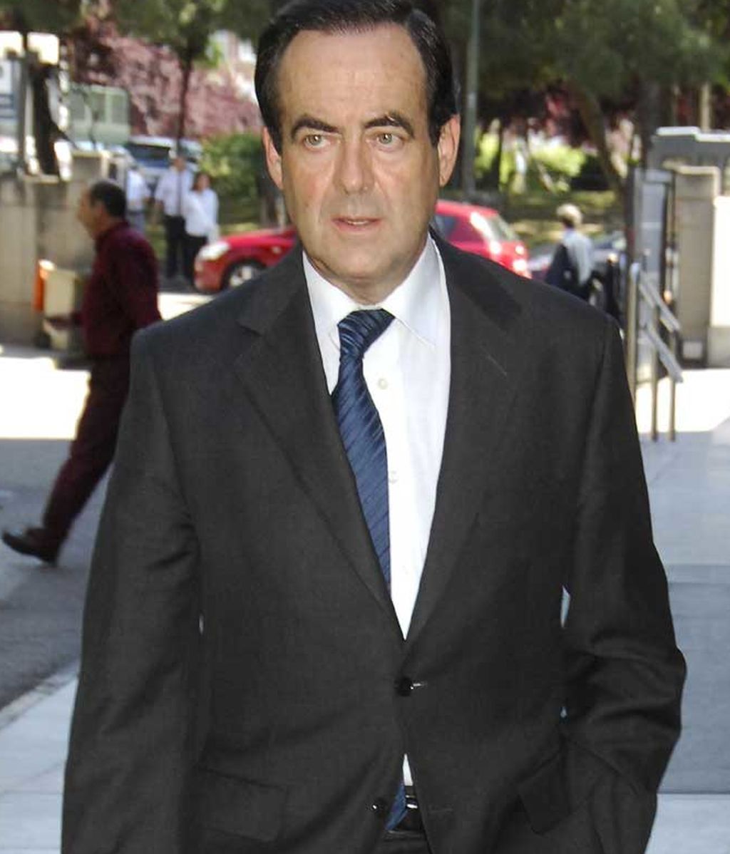 José Bono, en el tanatorio por la muerte de la mujer de Florentino Pérez (2012)