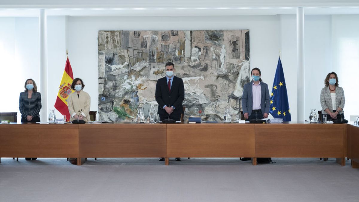 Minuto de silencio del Consejo de Ministros reunido en Moncloa Minuto de silencio del Consejo de Ministros reunido en Moncloa