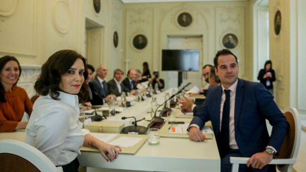 Madrid no pedirá pasar a Fase 3 y esperará al fin de la alarma para que "los madrileños puedan circular por toda España" Madrid no pedirá pasar a Fase 3 y esperará al fin de la alarma para que "los madrileños puedan circular por toda España"
