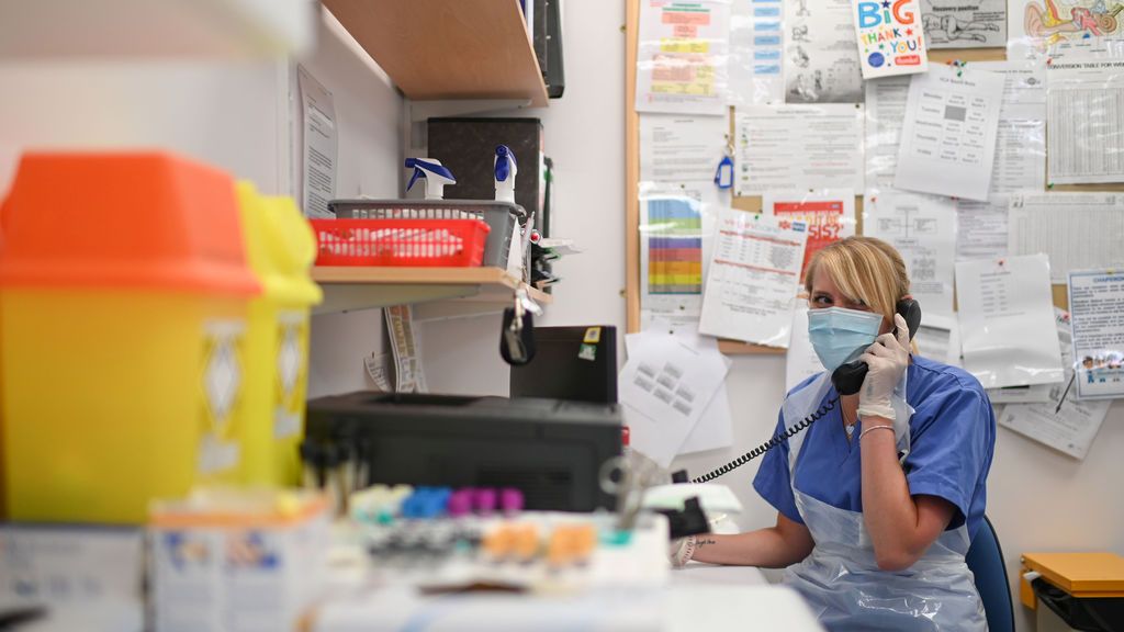 Los rastreadores del Reino Unido, incapaces de localizar contactos de un 33% de infectados por coronavirus Los rastreadores del Reino Unido, incapaces de localizar contactos de un 33% de infectados por coronavirus