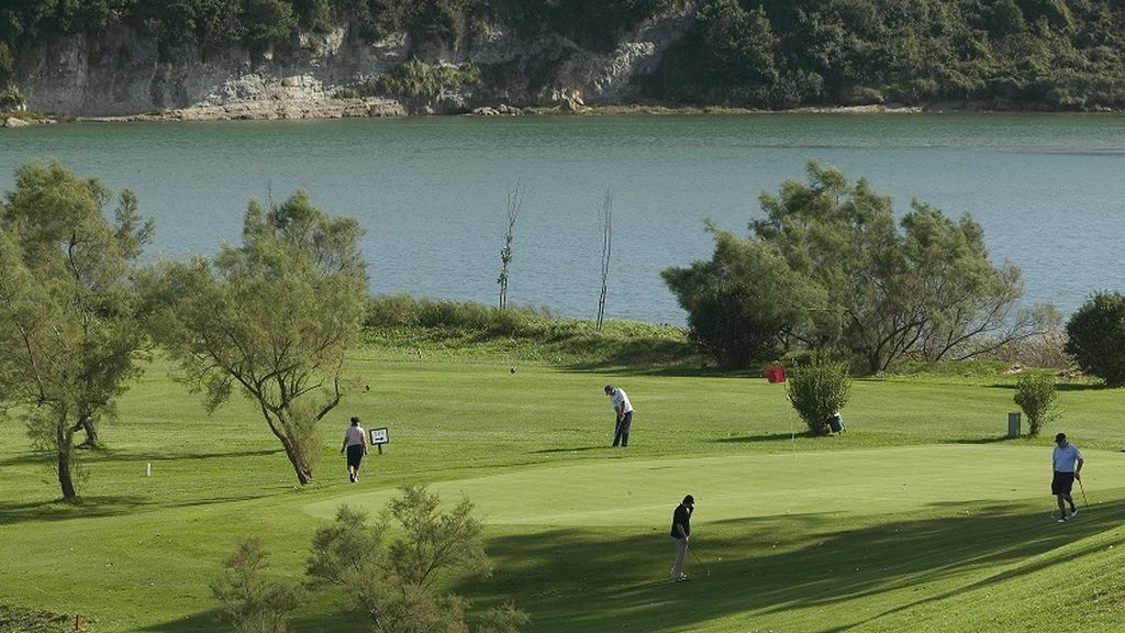 Jugar al golf en tiempos de pandemia: partidos de 4 personas y uso de buggies de manera individual