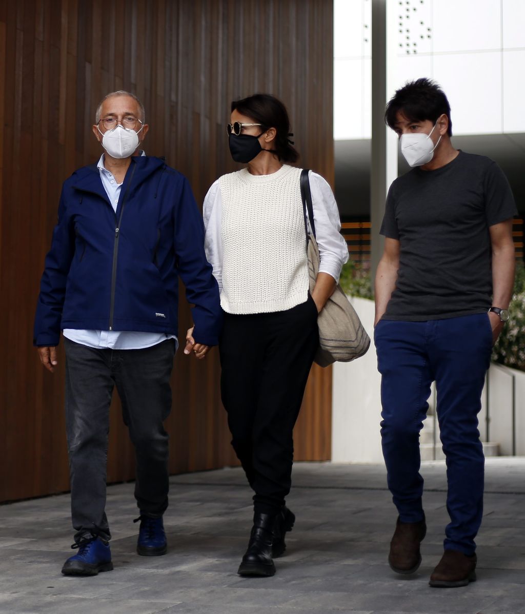 El último adiós a Rosa María Sardá: su hermano Xavier, Boris o Latre, en el tanatorio