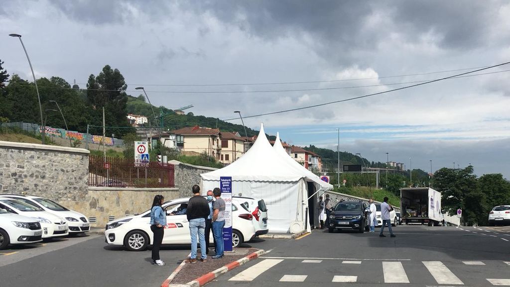 Carpa instalada en la entrada de Basurto para relizar los PCR.
