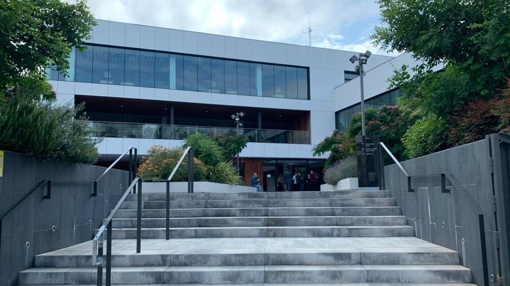 Familiares y amigos dan su último adiós a Rosa María Sardá