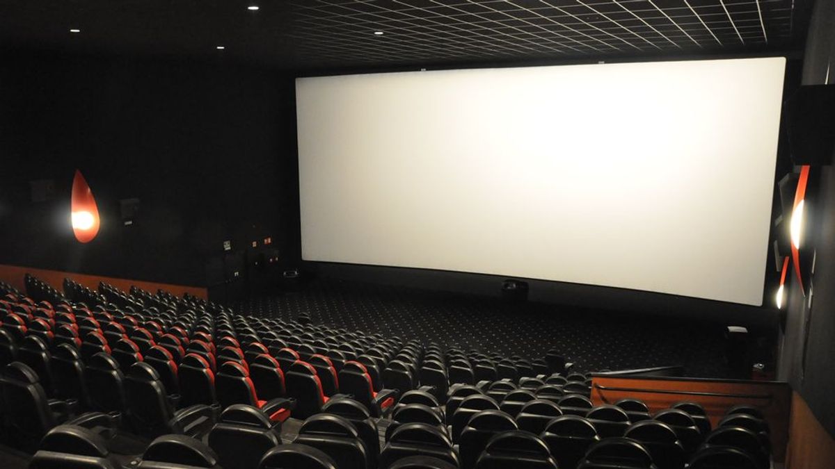 Reabren los cines de las grandes ciudades: con venta online, control de aforo y agrupación de convivientes Reabren los cines de las grandes ciudades: con venta online, control de aforo y agrupación de convivientes