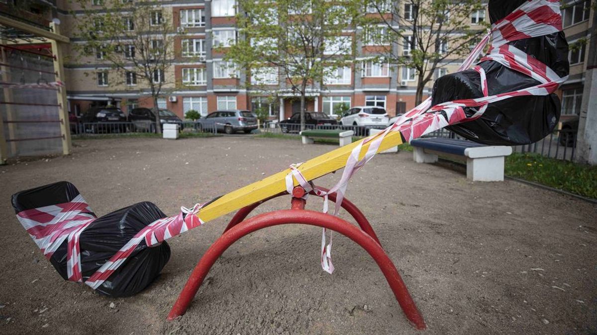 Los pediatras abogan por abrir ya los colegios y los parques infantiles Los pediatras abogan por abrir ya los colegios y los parques infantiles