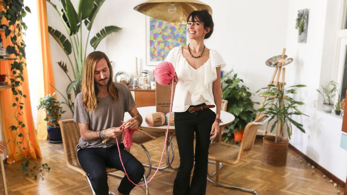 Los españoles que arrasan vendiendo ovillos por Internet: "Tejer lana es el nuevo yoga" Los españoles que arrasan vendiendo ovillos por Internet: "Tejer lana es el nuevo yoga"