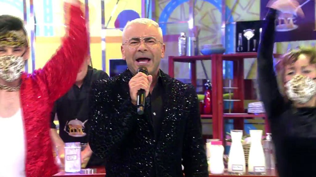 Jorge Javier Vázquez arrasa cantando ‘En tu cena me colé’