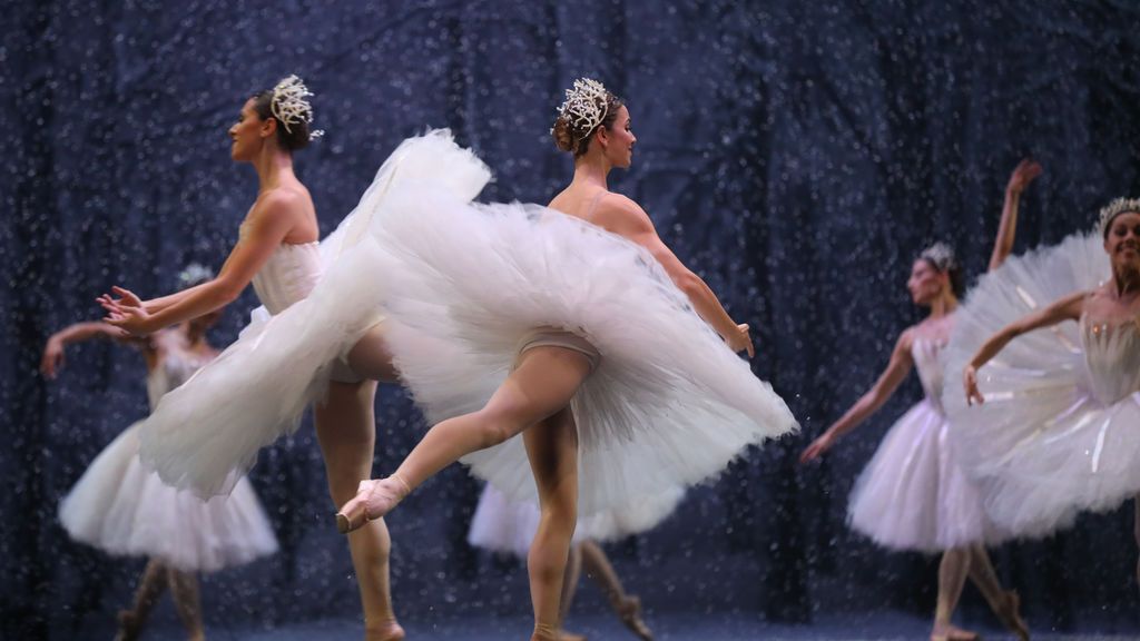 Vuelta a los espectáculos: pelo recogido para los bailarines y conciertos de una hora sin pausa Vuelta a los espectáculos: pelo recogido para los bailarines y conciertos de una hora sin pausa