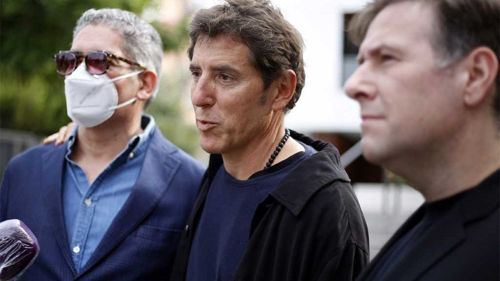 Boris Izaguirre, Manel Fuentes y Carlos Latre, muy afectados en su despedida de Rosa Maria Sardà Boris Izaguirre, Manel Fuentes y Carlos Latre, muy afectados en su despedida de Rosa Maria Sardà