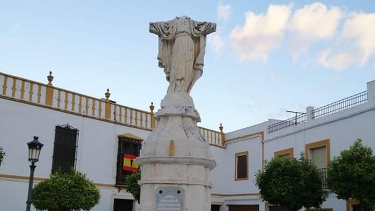 Decapitan y arrancan las manos a un Sagrado Corazón de Jesús de un pueblo de Sevilla Decapitan y arrancan las manos a un Sagrado Corazón de Jesús de un pueblo de Sevilla