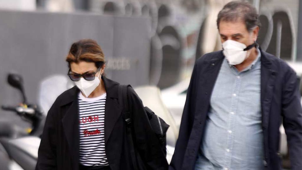 Toni Cruz, llegando al tanatorio de Rosa Maria Sardà