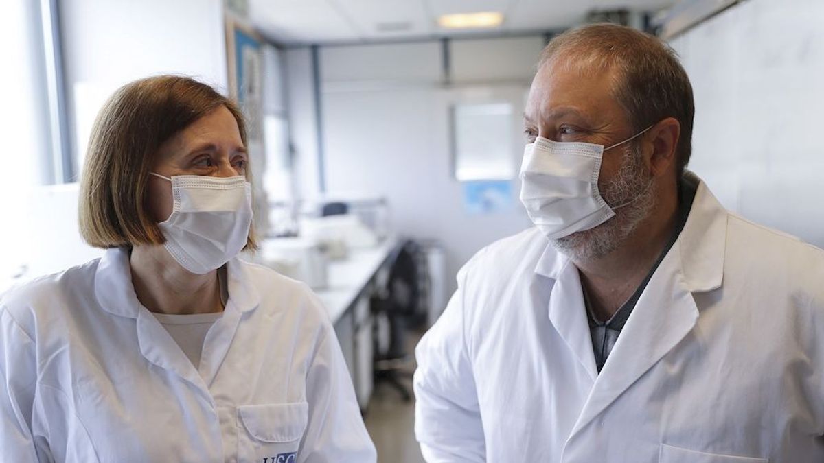 Pareja de virólogos: "Por una vez los científicos nos hemos sentido valorados" Pareja de virólogos: "Por una vez los científicos nos hemos sentido valorados"