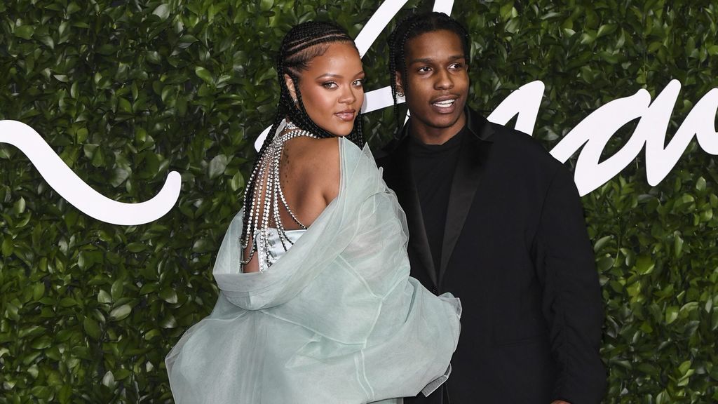 Ahora, se relaciona a Rihanna con el cantante ASAP Rocky, después de que colaboraran juntos.