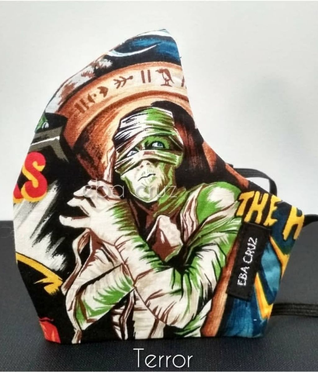 Mascarilla con temática de terror diseñada por Eba Cruz