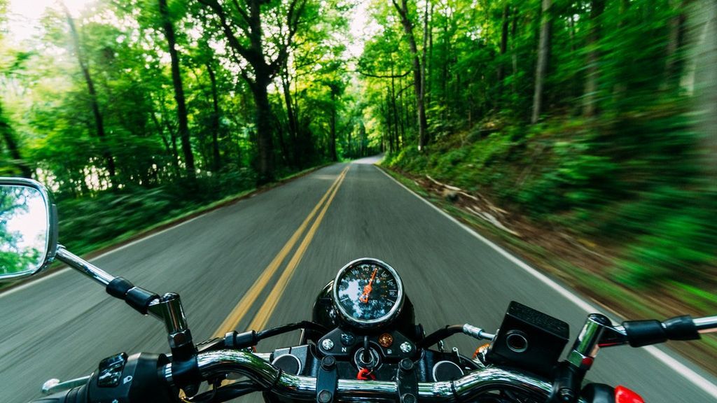 motor-bike-running-close-up-photography-2519374