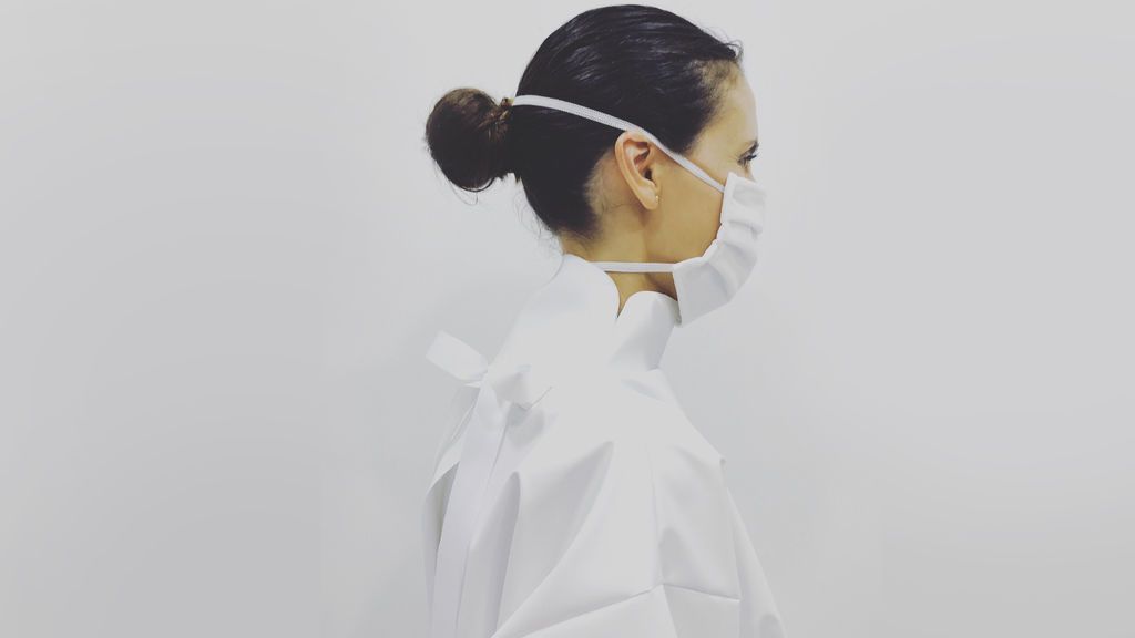 Maria Penyarroja, la diseñadora de Alta Costura que ha patentado EPIS de cuello alto :" Lo mio ha sido como crear el chupa chups" Maria Penyarroja, la diseñadora de Alta Costura que ha patentado EPIS de cuello alto :" Lo mio ha sido como crear el chupa chups"