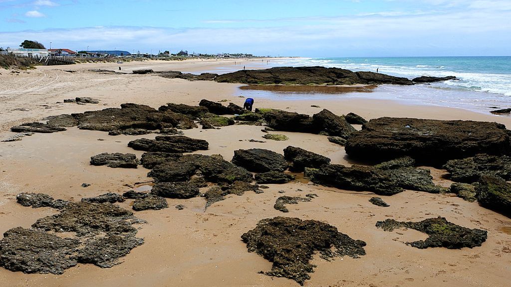 La misma playa en bajamar