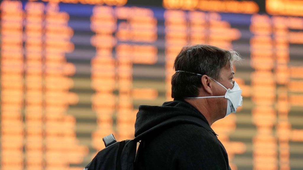 Los errores de la pandemia: ¿debió España suspender antes los vuelos con Italia? Los errores de la pandemia: ¿debió España suspender antes los vuelos con Italia?