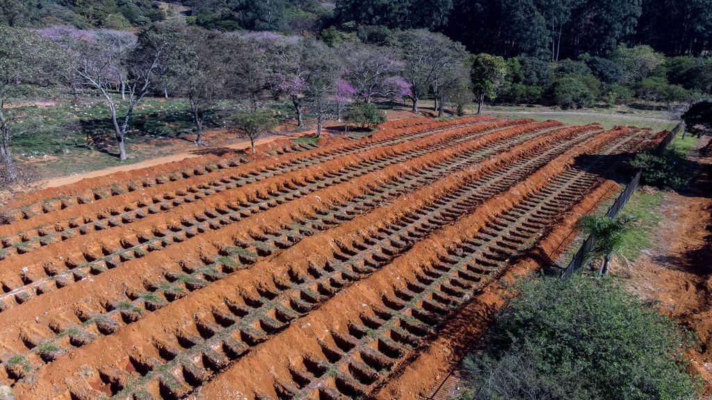 Sao Paulo traslada restos de cementerios a contenedores para hacer sitio a las víctimas del coronavirus Sao Paulo traslada restos de cementerios a contenedores para hacer sitio a las víctimas del coronavirus