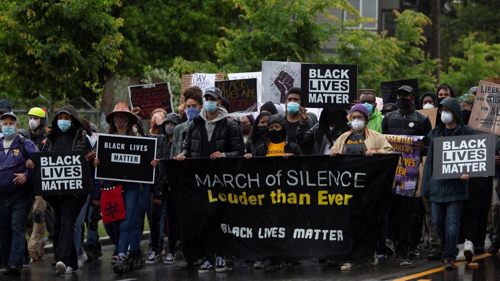 Manifestación silenciosa contra el racismo en Seattle