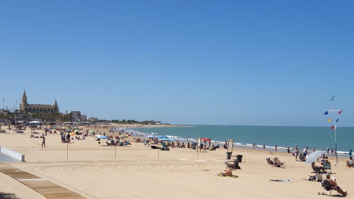 El primer fin de semana de movilidad en Andalucía deja playas al borde de ocupación y hoteles con los primeros turistas El primer fin de semana de movilidad en Andalucía deja playas al borde de ocupación y hoteles con los primeros turistas