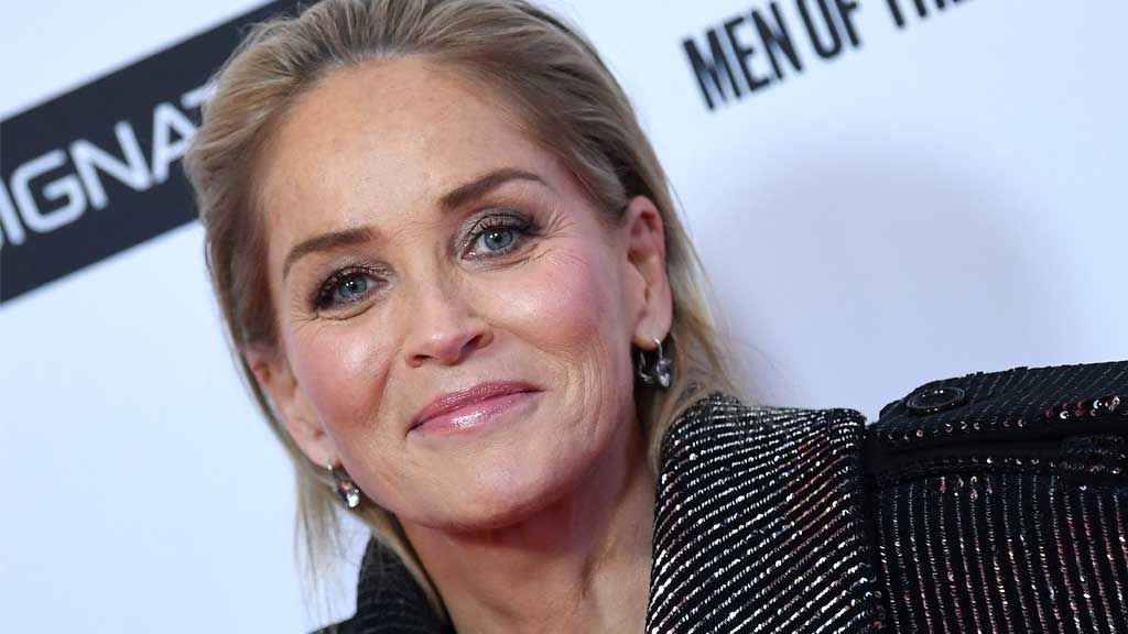 Sharon Stone revela que le cayó un rayo mientras planchaba: "Me lanzó por la cocina"