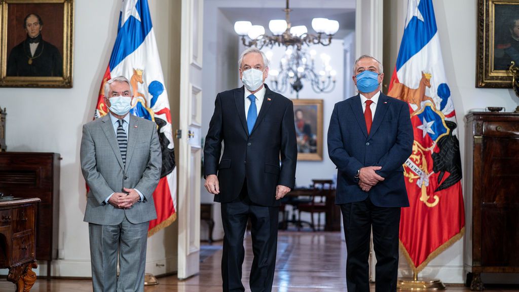 Dimite el ministro de salud de Chile por "la disparidad" de cifras sobre el coronavirus Dimite el ministro de salud de Chile por "la disparidad" de cifras sobre el coronavirus