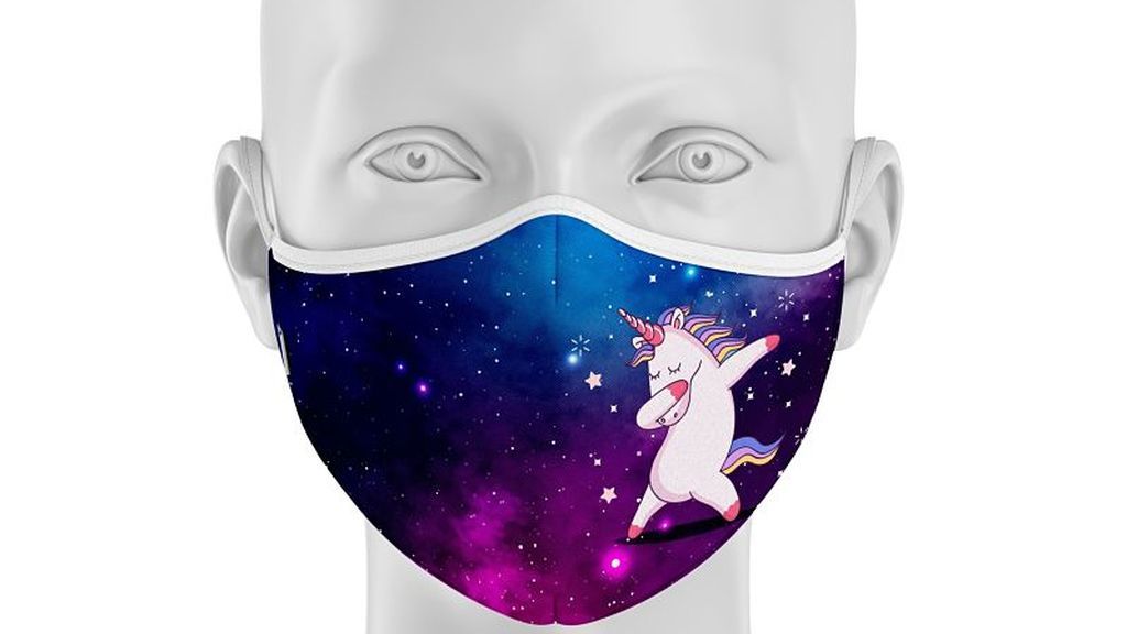 Mascarilla con unicornio.