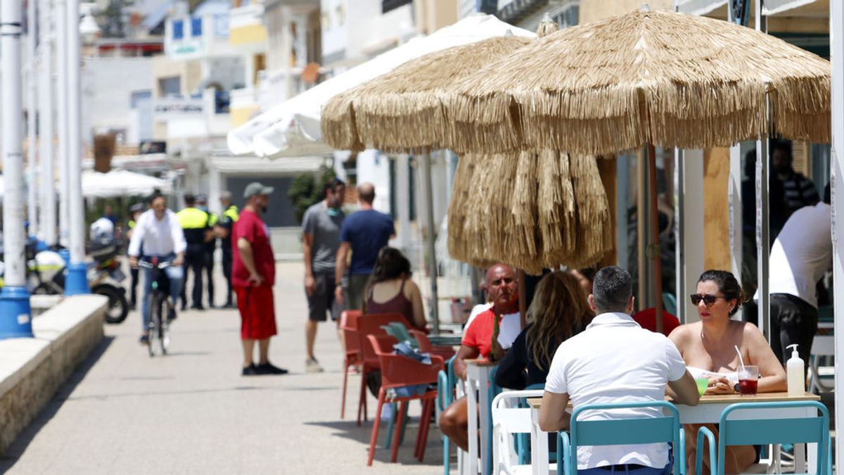 Andalucía realizará 250.000 test a trabajadores de restaurantes y hoteles para garantizar un turismo seguro Andalucía realizará 250.000 test a trabajadores de restaurantes y hoteles para garantizar un turismo seguro
