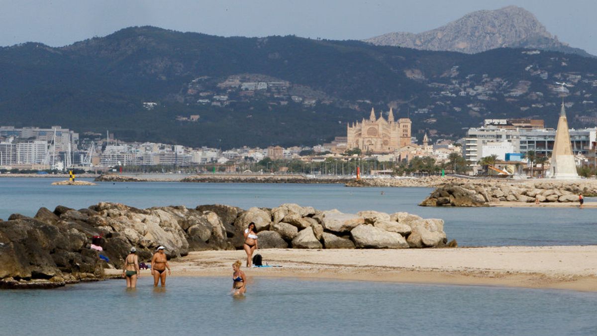 Baleares residentes en la península, descontentos ante la llegada de turistas alemanes después de meses sin visitar a sus familias