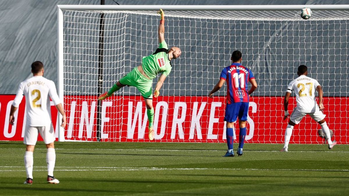 Primer partido en Valdebebas, primera polémica con el VAR: "Bienvenidos a VARdebebas"