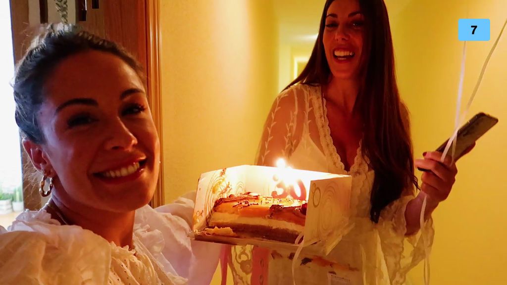 Susana celebra su 30 cumpleaños con visita sorpresa y detalle de Manu (2/2)