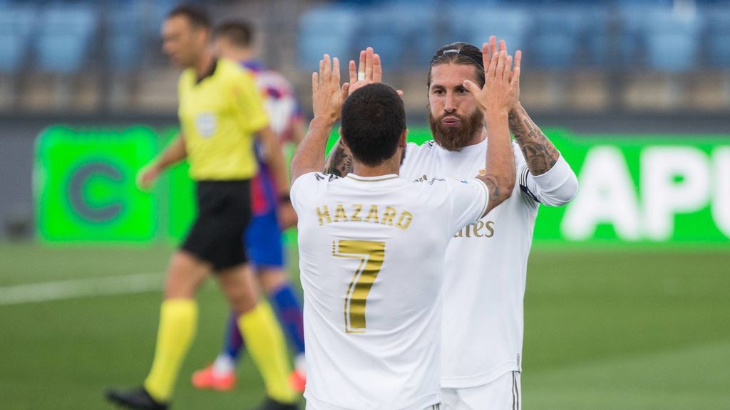 Sergio Ramos agradece la asistencia a Hazard.