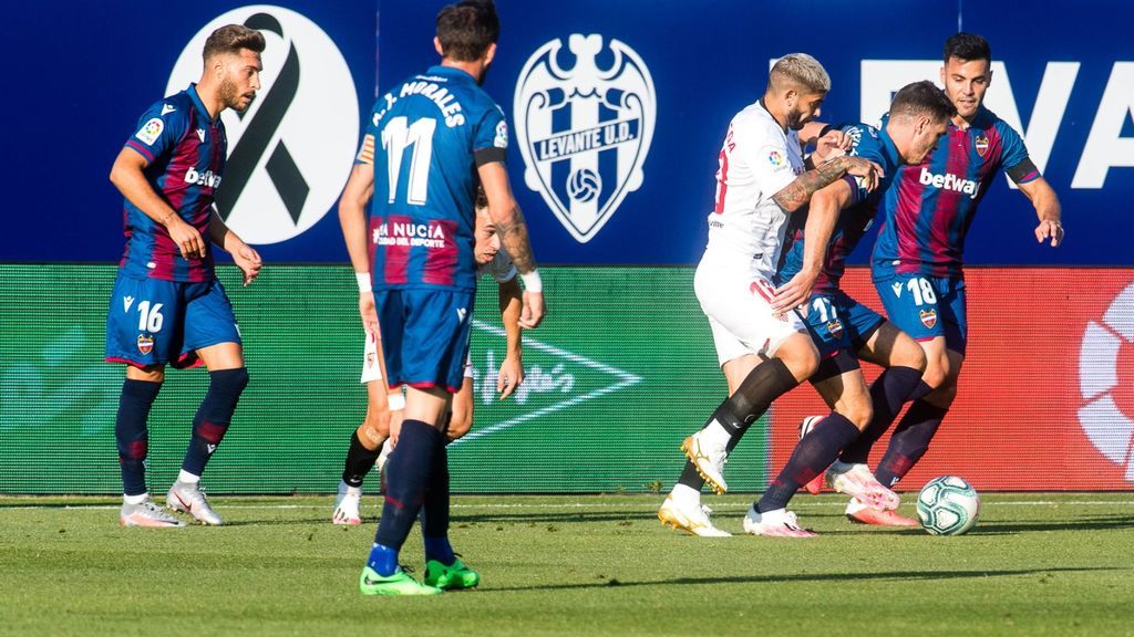 Al Sevilla se le hace largo el estreno en La Nucía: Diego Carlos en propia Al Sevilla se le hace largo el estreno en La Nucía: Diego Carlos en propia