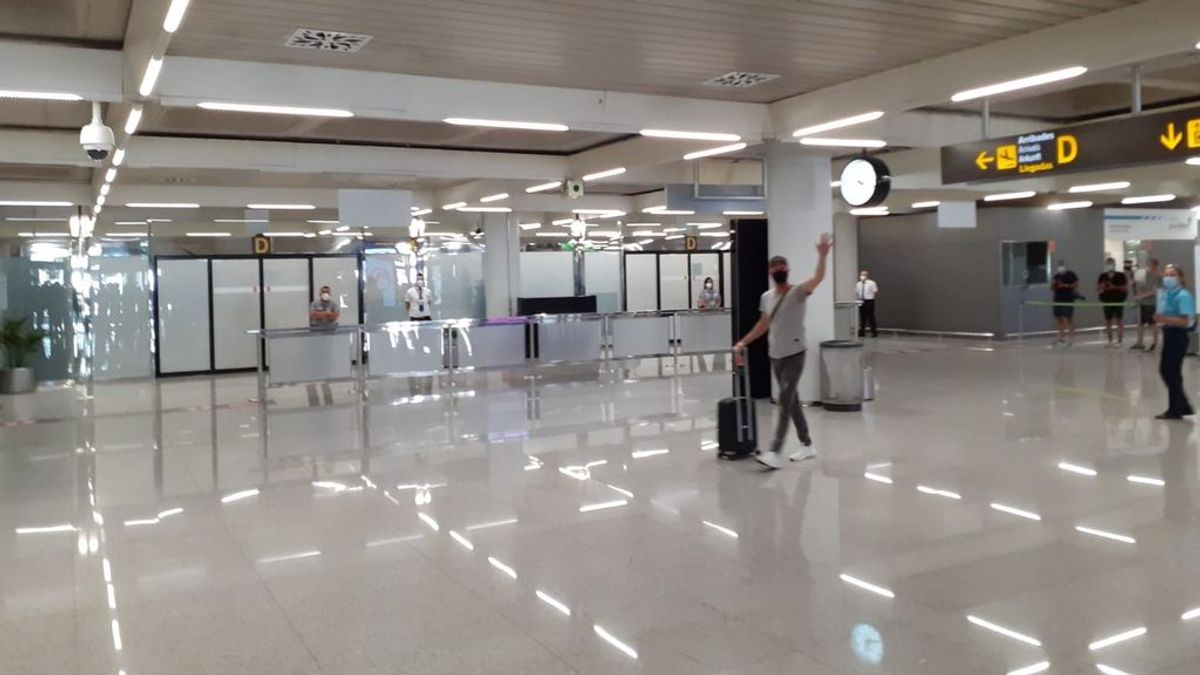 Aterrizan los primeros turistas alemanes en Palma de Mallorca Aterrizan los primeros turistas alemanes en Palma de Mallorca