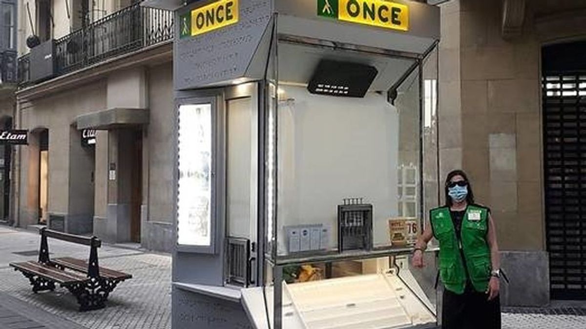 Los vendedores de la ONCE vuelven a repartir suerte, a pie de calle Los vendedores de la ONCE vuelven a repartir suerte, a pie de calle