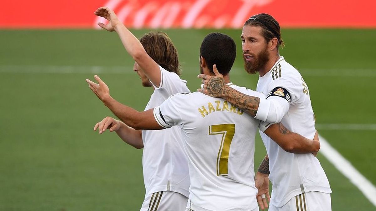 Jugadores del Real Madrid celebran un gol ante el Eibar