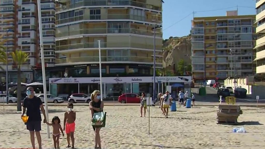 El enfado de los vecinos de Benidorm con las medidas de la nueva normalidad en la playa