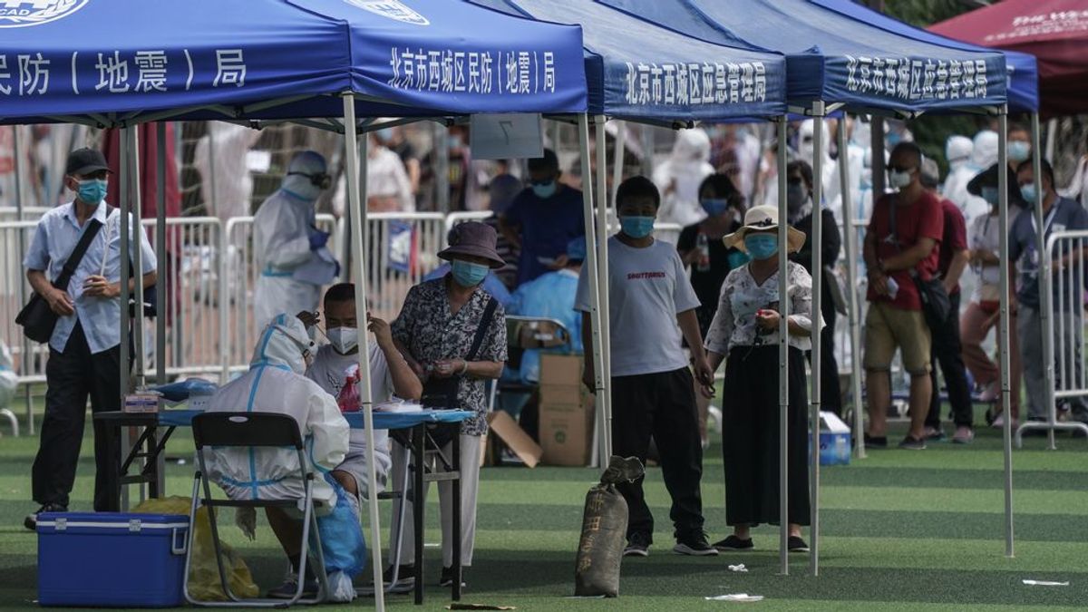 Última hora del coronavirus: el brote desatado en Pekín fuerza al cierre de colegios y la cancelación de vuelos