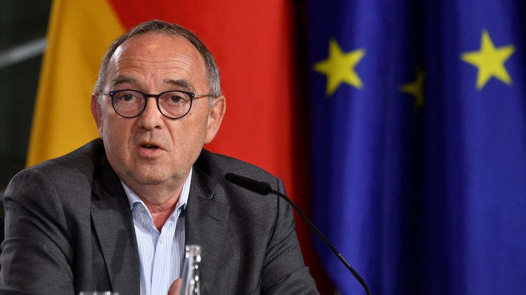 Los socialdemócratas alemanes, con Merkel y enfrentados a sus tradicionales socios sindicales Los socialdemócratas alemanes, con Merkel y enfrentados a sus tradicionales socios sindicales