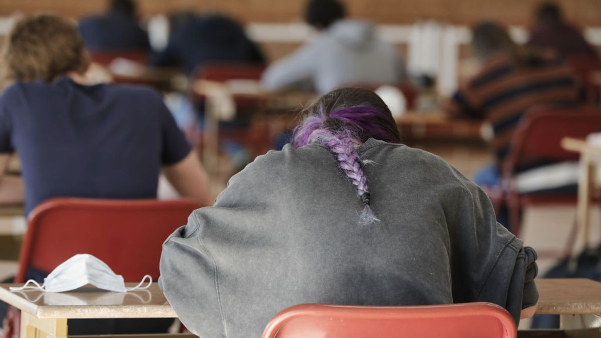 El gráfico que explica cómo un aula con 20 niños puede contagiar a 800 personas en dos días de clase El gráfico que explica cómo un aula con 20 niños puede contagiar a 800 personas en dos días de clase