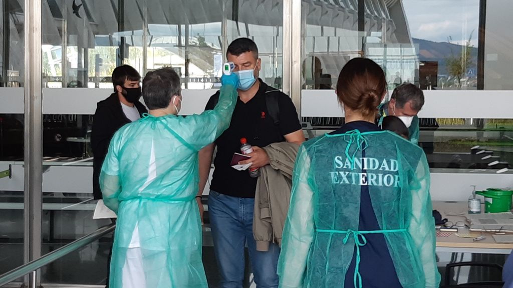 España estudia imponer una cuarentena a los turistas británicos España estudia imponer una cuarentena a los turistas británicos