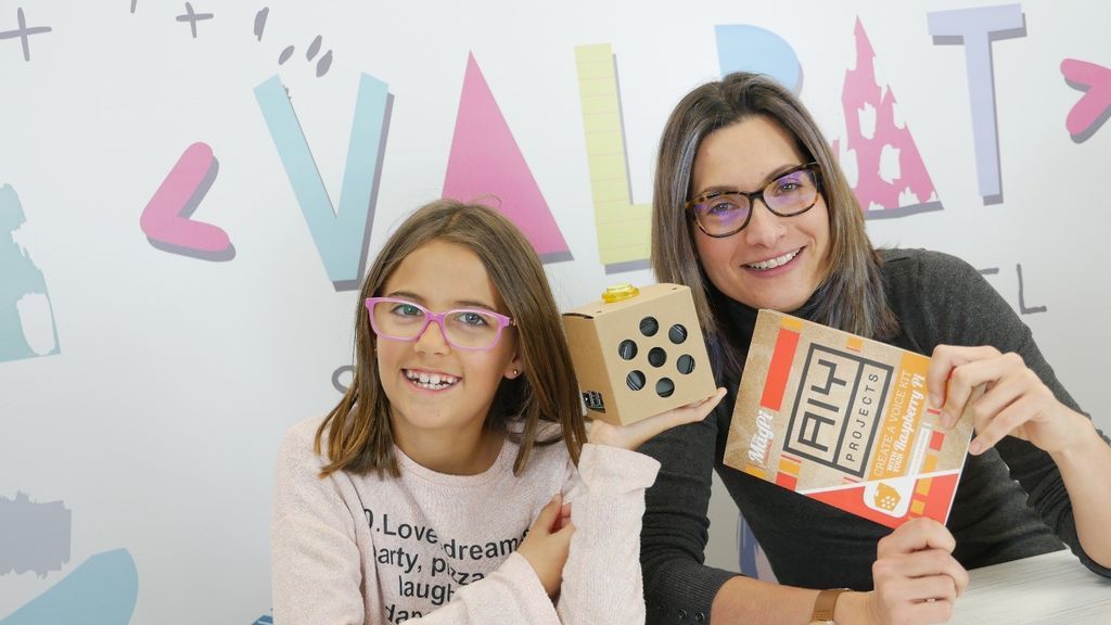La niña que triunfa enseñando robótica en Youtube: "No hemos parado en cien días, ni siquiera los fines de semana" La niña que triunfa enseñando robótica en Youtube: "No hemos parado en cien días, ni siquiera los fines de semana"
